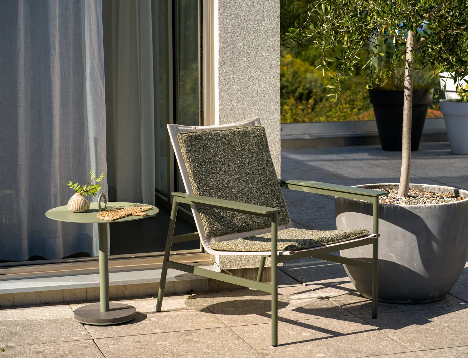Soro lounge armchair, Nordic green-teddy verde Brafab