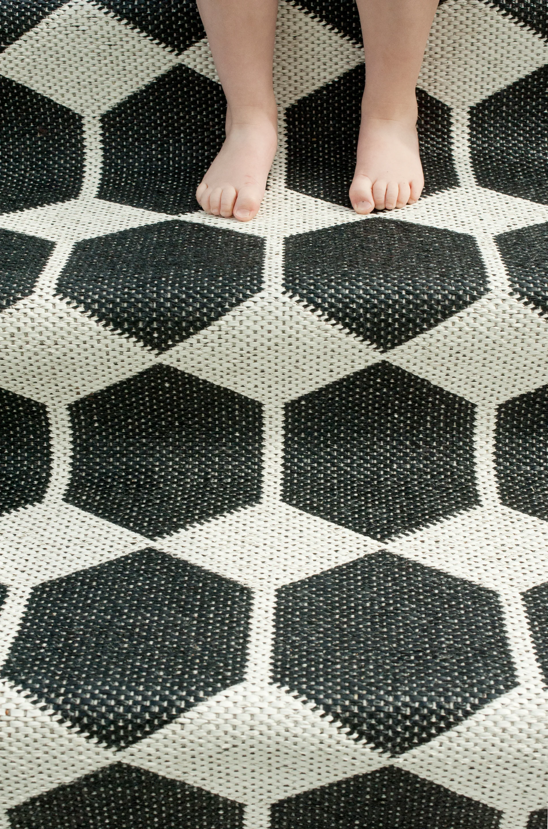 Anna rug black large, 150x200 cm Brita Sweden