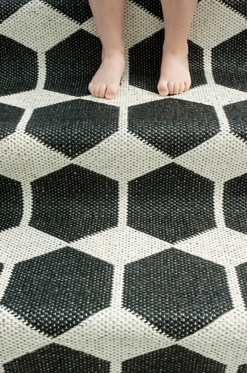 Anna rug black large - 150x200 cm - Brita Sweden