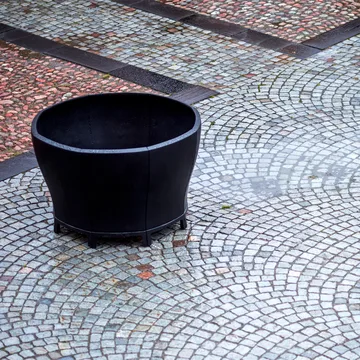 Blom plant pot - Black, wide - Byarums bruk