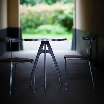 Dover chair - Black lacquered pine, black stand - Byarums bruk