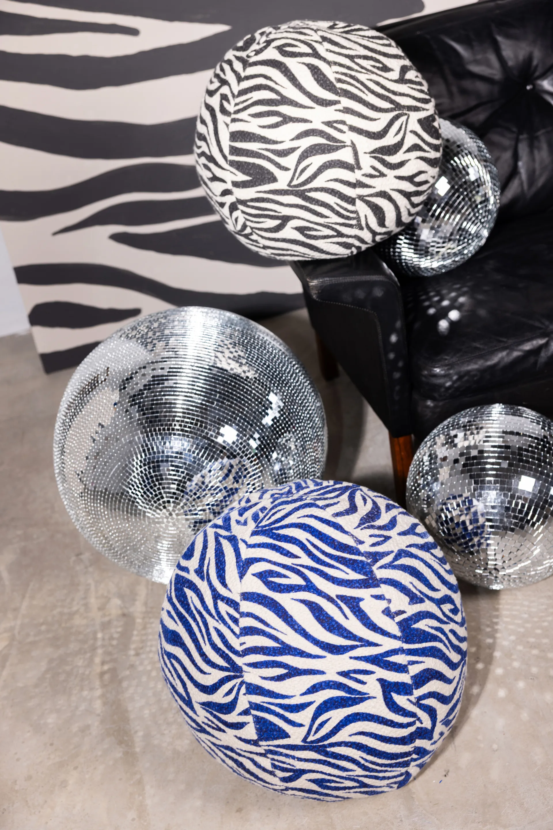 Anima cushion Ø35 cm, Zebra-blue Byon