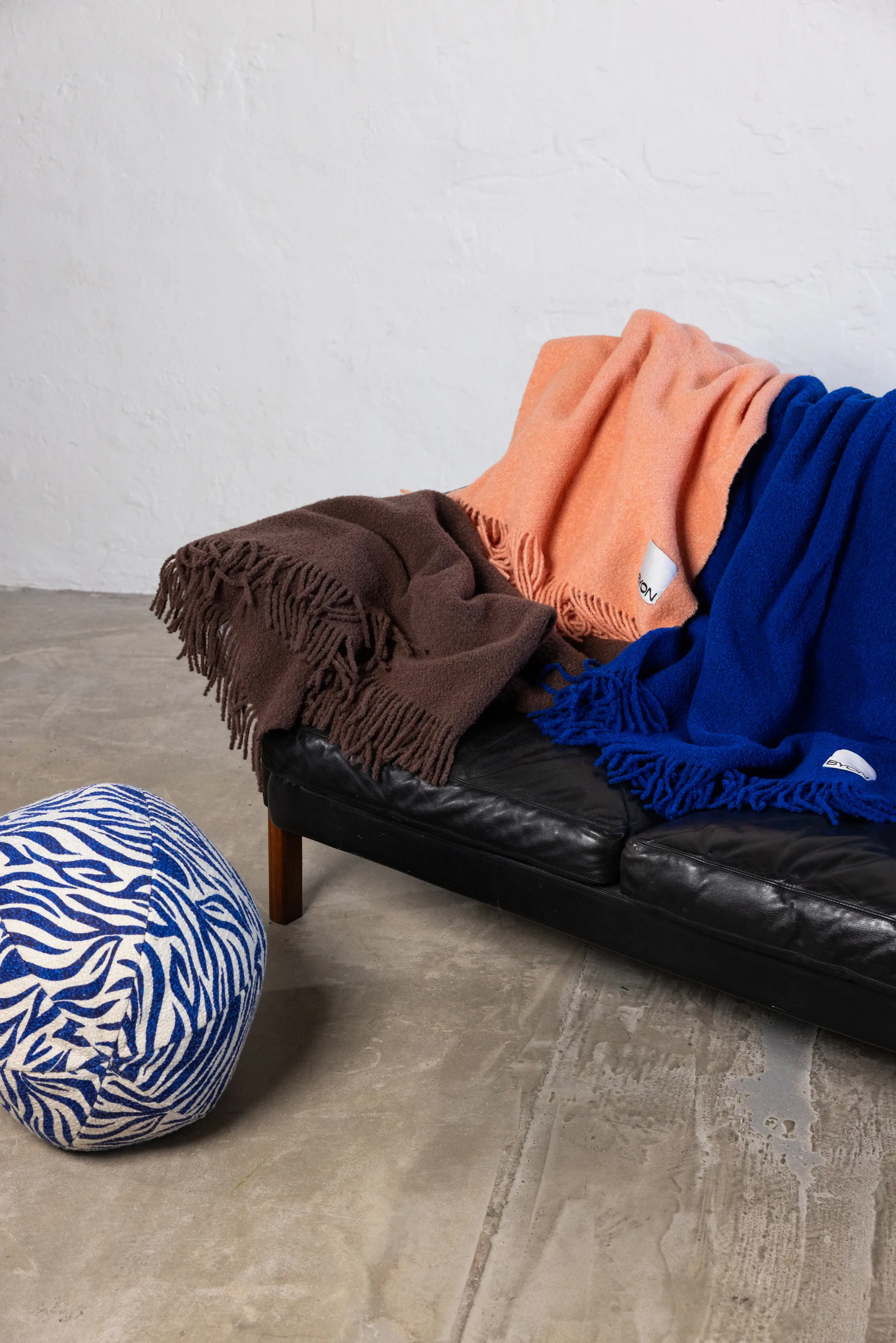 Anima cushion Ø35 cm, Zebra-blue Byon