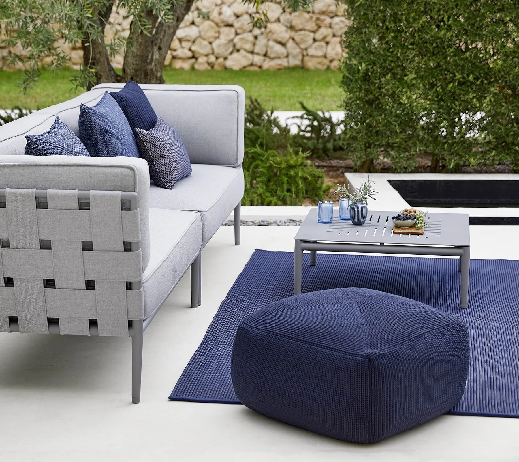 Divine pouf, Midnight blue Cane-line