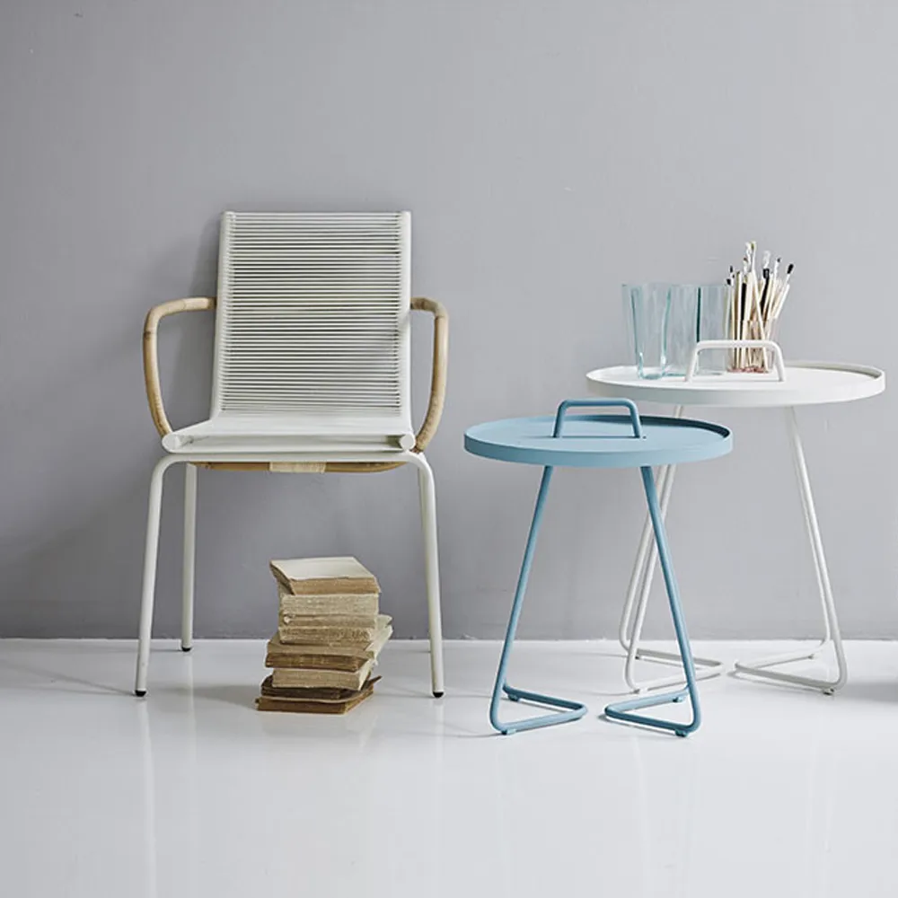 On the move table Ø37 cm, White Cane-line