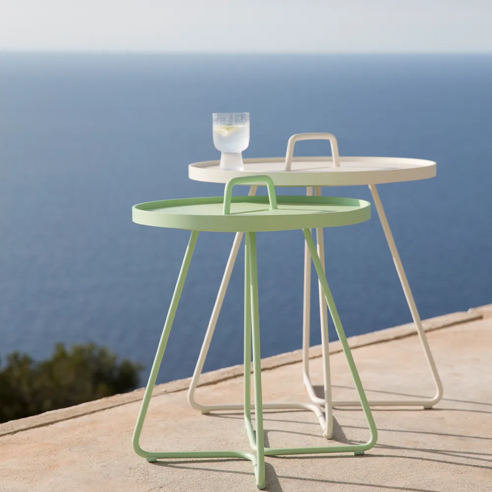 On the move table Ø37 cm, White Cane-line