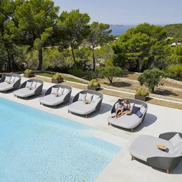 Peacock Weave sun lounger - Cane-Line Natté grey/light grey, incl. light grey cushions & table - Cane-line