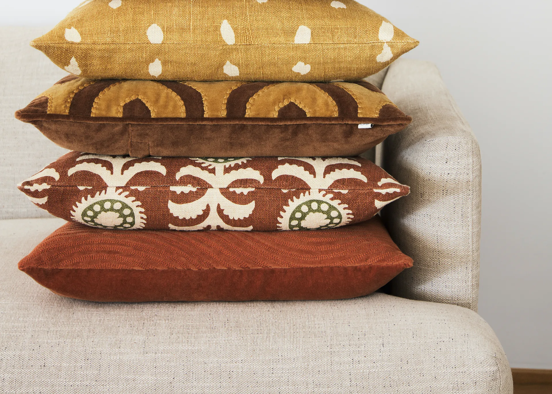 Yash reverse cushion cover 50x50 cm, Spicy yellow base Chhatwal & Jonsson