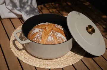 Combekk Enameled cast iron casserole Ø24 cm - Sand-gold knob - Combekk