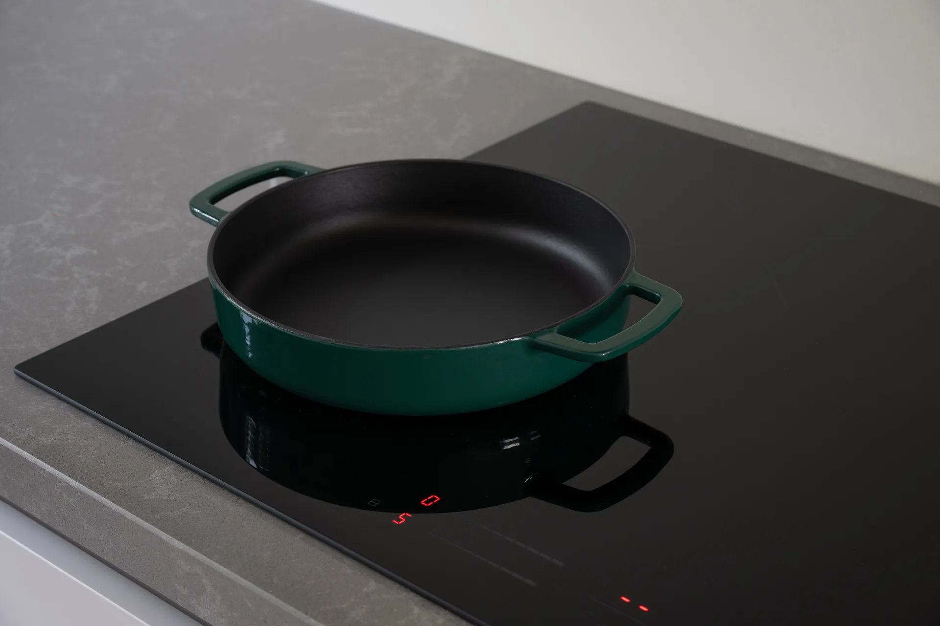 Combekk Enameled cast iron frying pan Ø28 cm, Holly Green Combekk