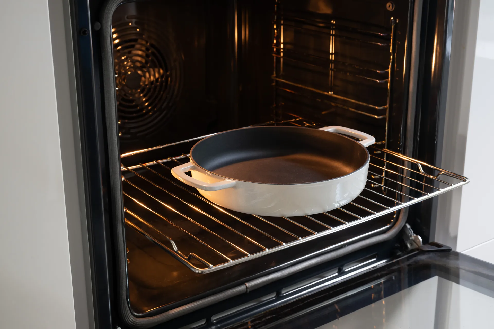 Combekk Enameled cast iron frying pan Ø28 cm, Sand Combekk