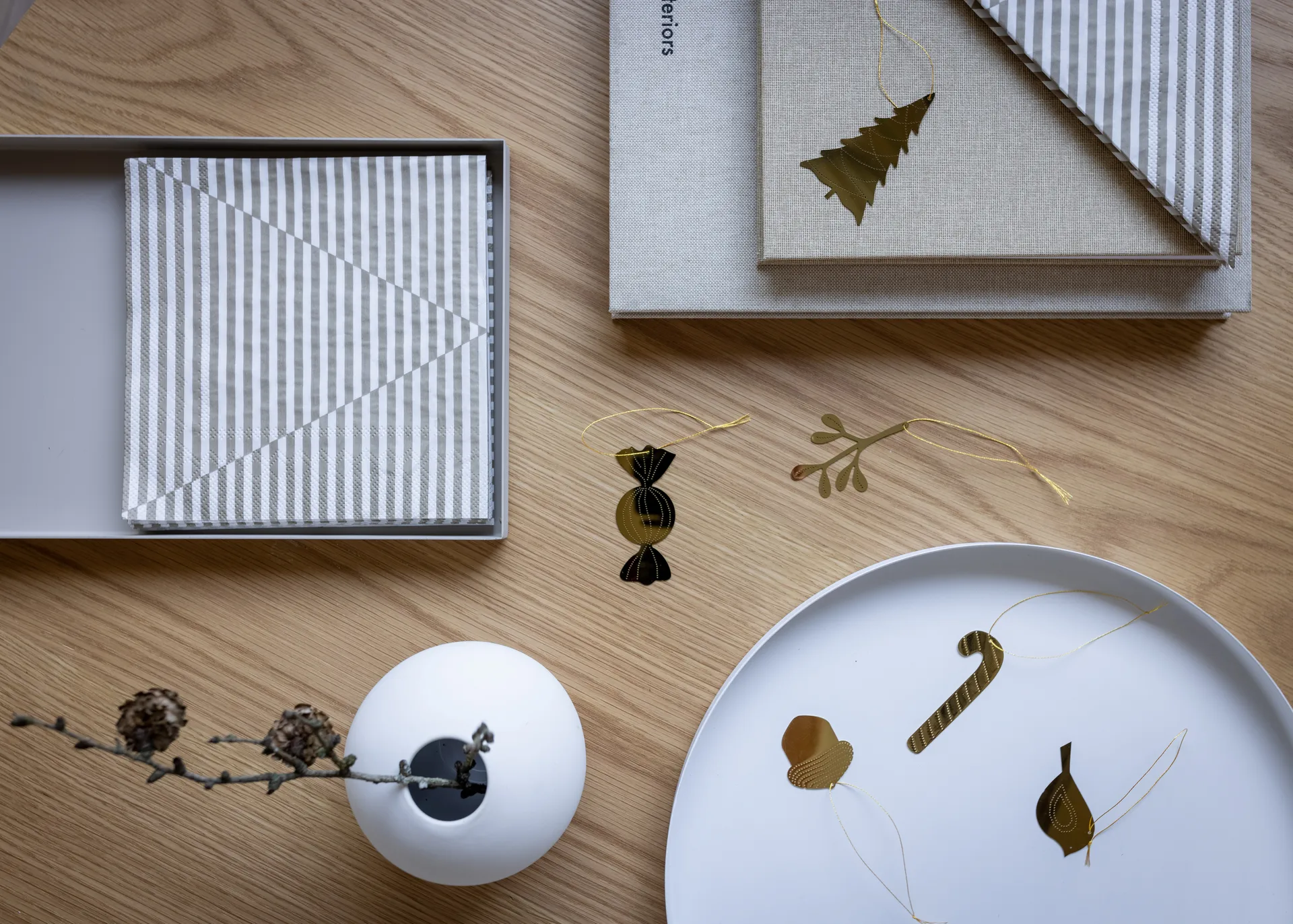 Cooee bauble brass 4-pack, Acorn Cooee Design