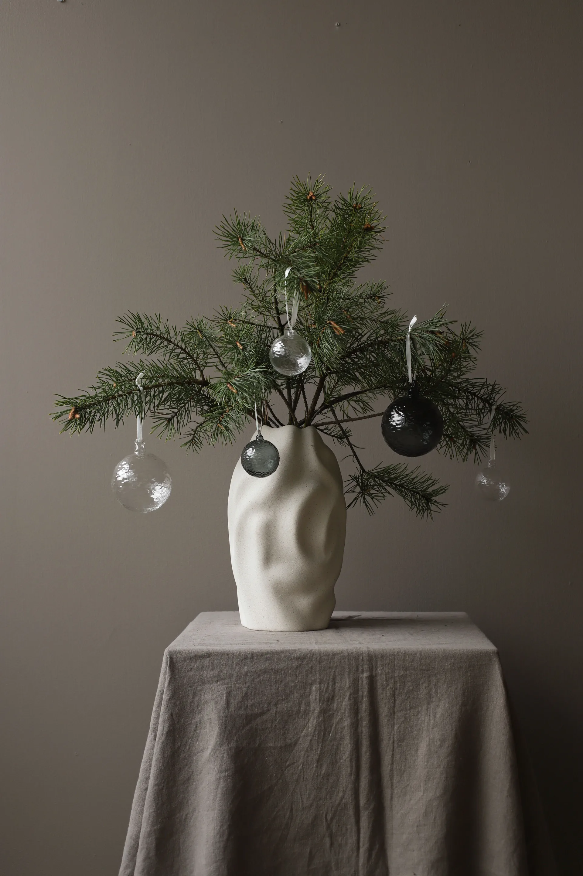 Gry Marble Christmas bauble Ø8 cm, Clear Cooee Design