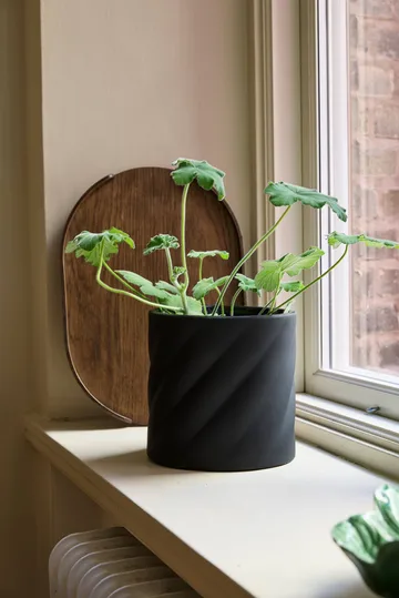 Twist plant pot - Black, medium Ø19 cm - Cooee Design