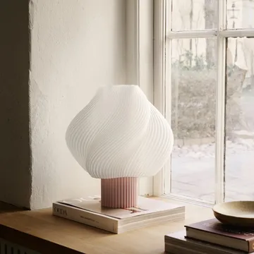 Soft Serve table lamp - Wild strawberry, Grande, 34 cm - Crème Atelier
