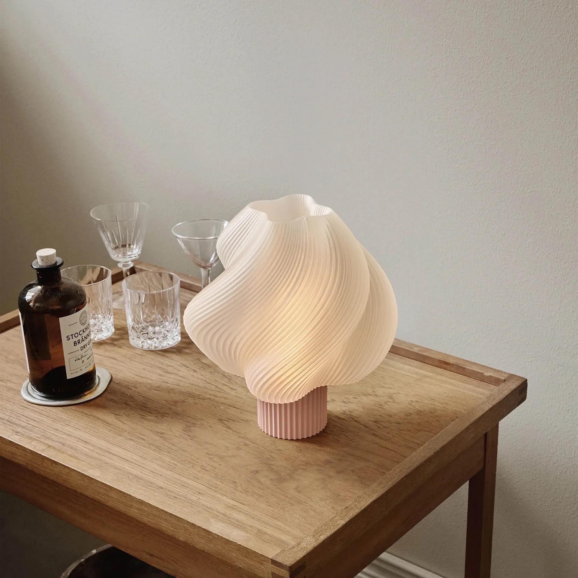 Soft Serve table lamp, Wild strawberry, Regular, 26 cm Crème Atelier