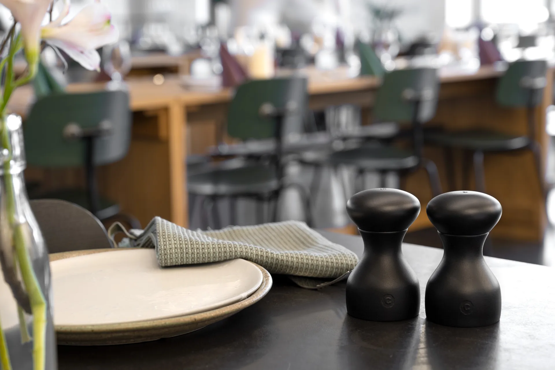 Lyon salt and pepper mill set, Black, 2-piece Crushgrind