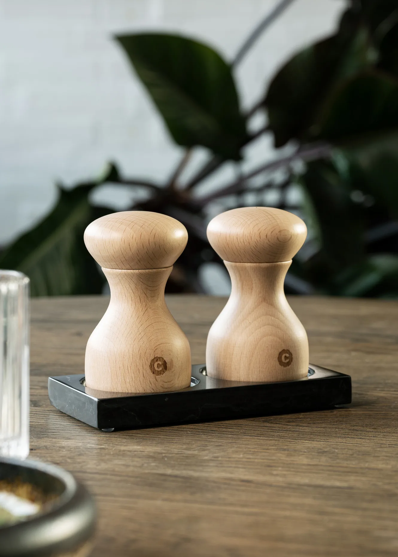 Tabletopper spice grinder stand, Black marble Crushgrind