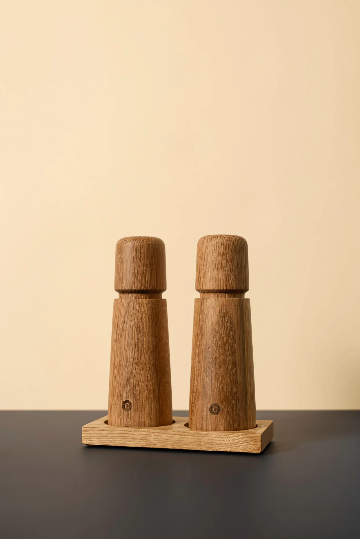Tabletopper spice grinder stand, FSC oak Crushgrind