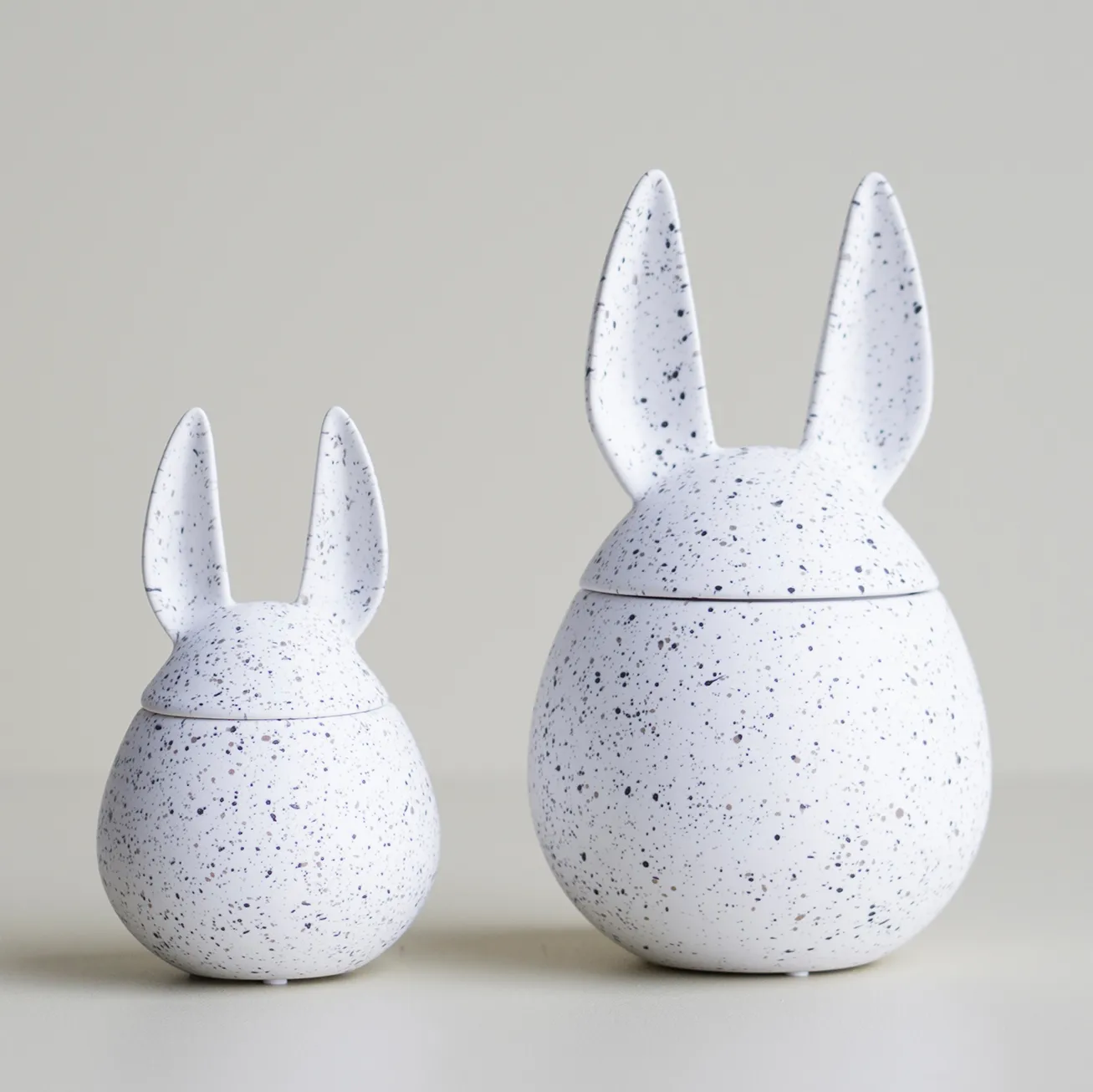 DBKD Eating rabbit bowl small, white dot DBKD