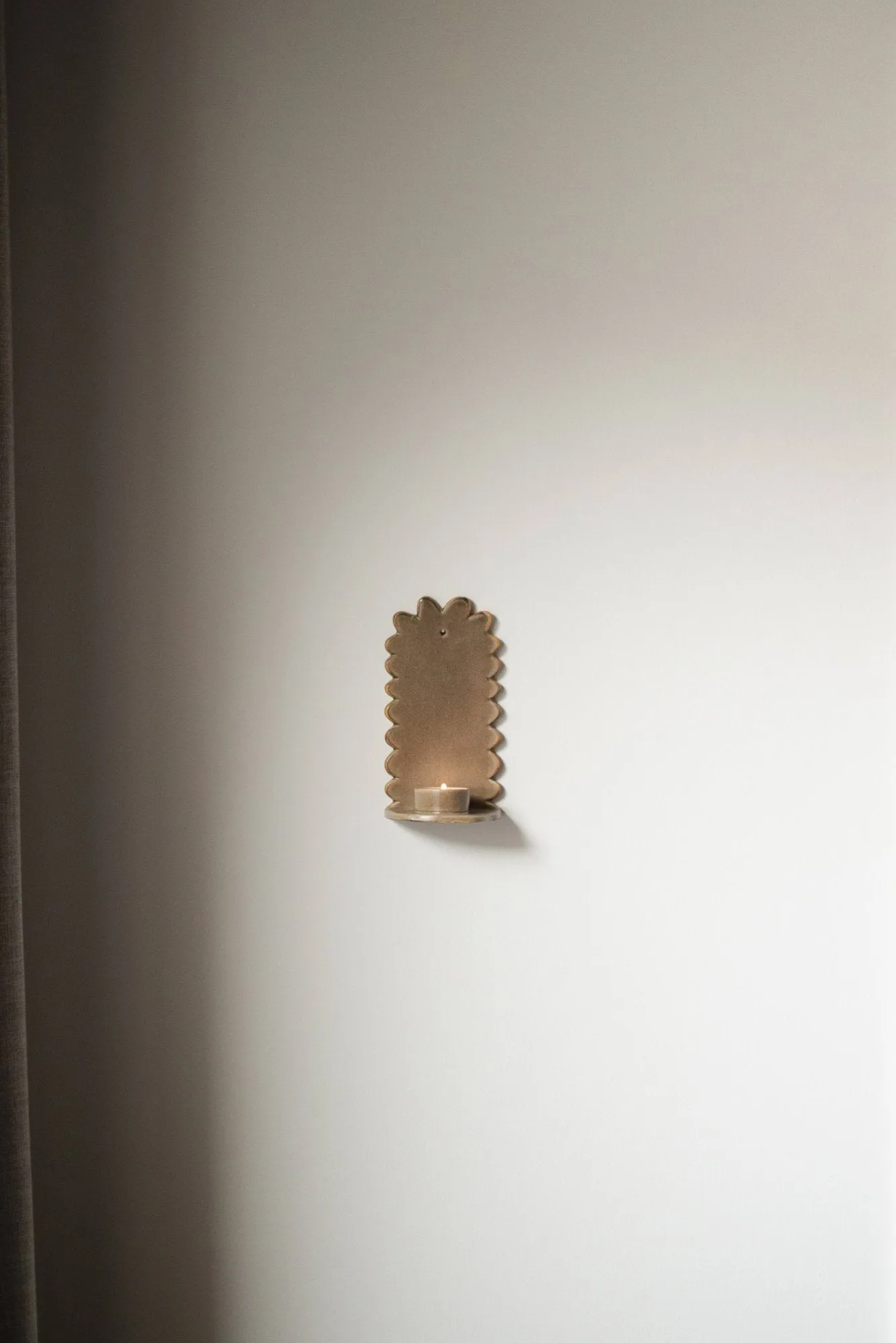 Flowery wall candle holder, Beige DBKD