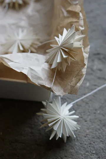 Garland flakes - White  - DBKD