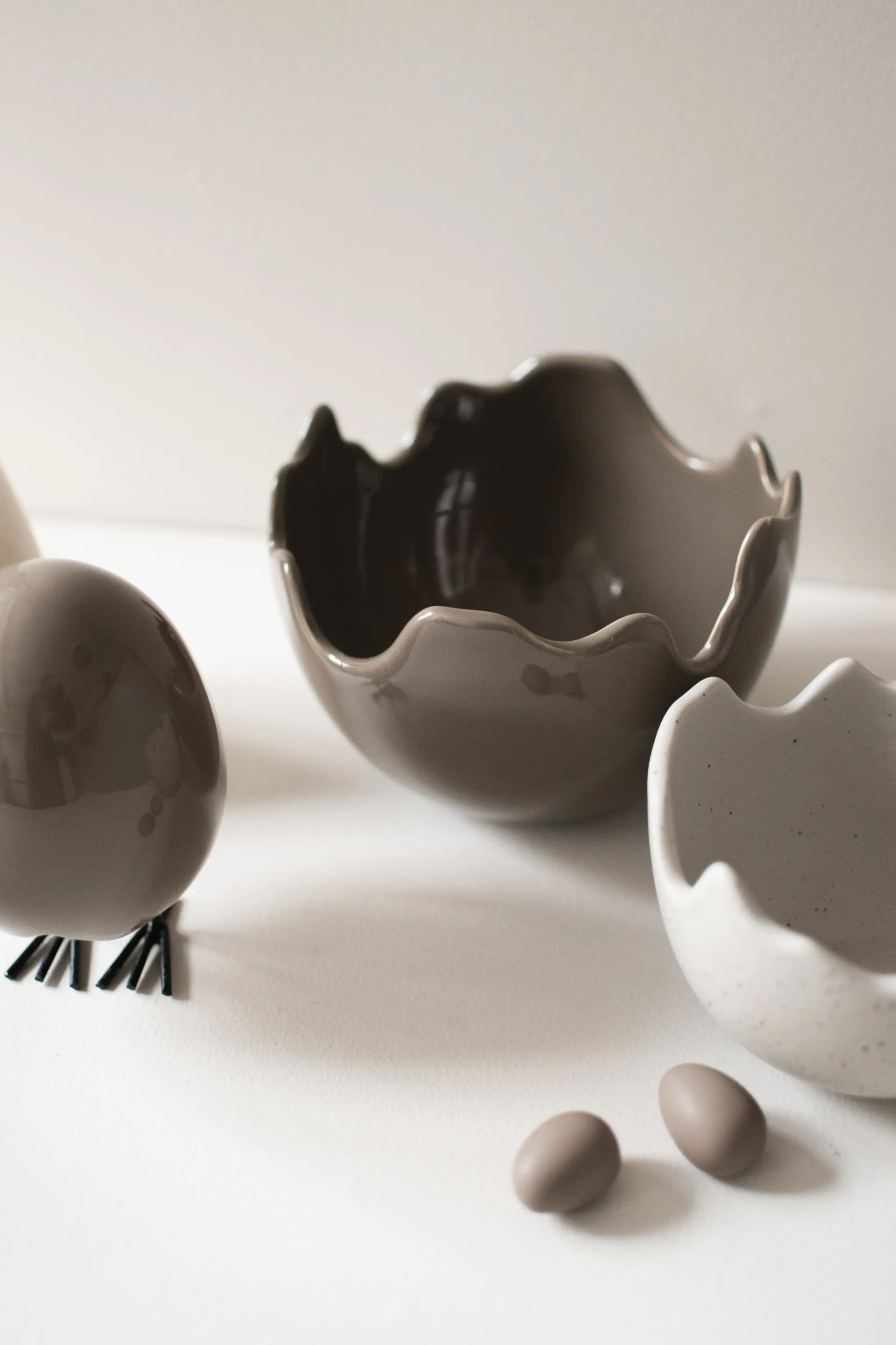 Happy Easter bowl egg shell large, Shiny dust DBKD