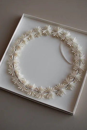 Paper flake wreath Christmas decoration - White - DBKD