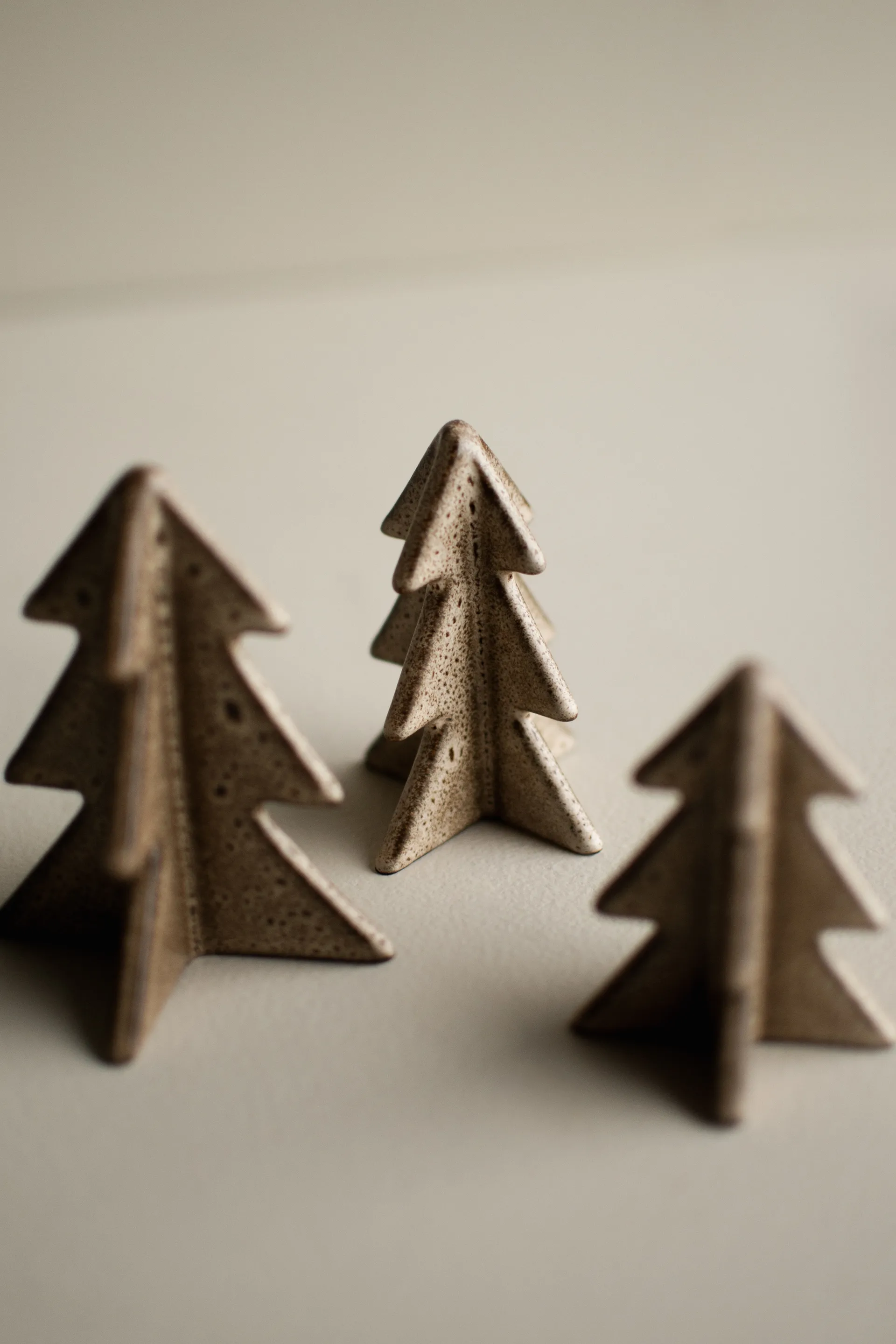 Winter tree decoration, Beige, 8 cm DBKD