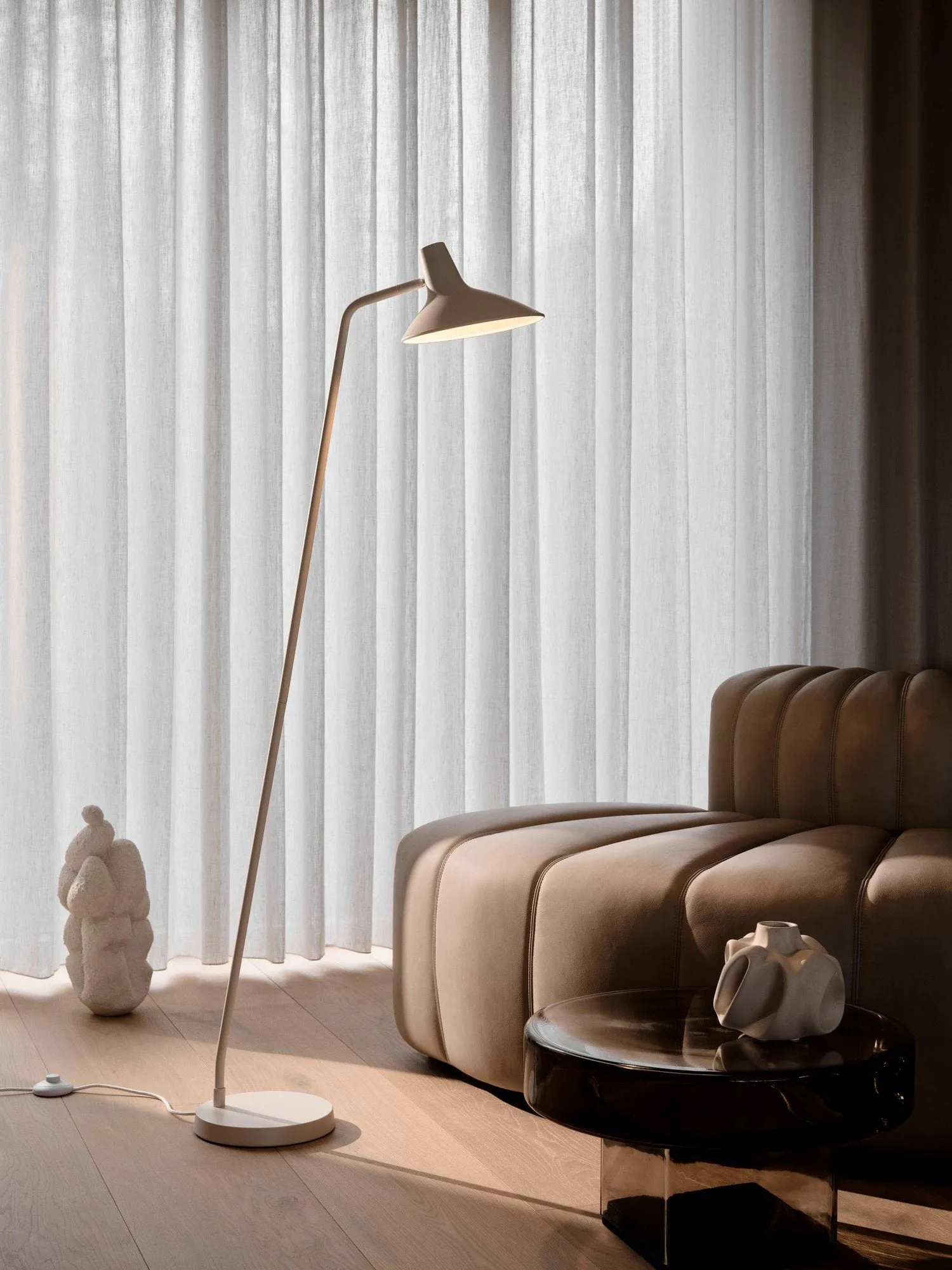 Darci floor lamp 143 cm, Sand Design For The People