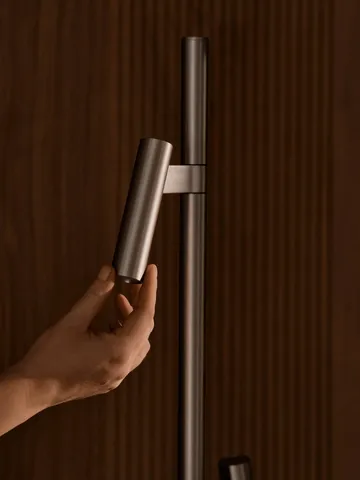 Makoto floor lamp - Satin chrome, 150 cm - Design For The People