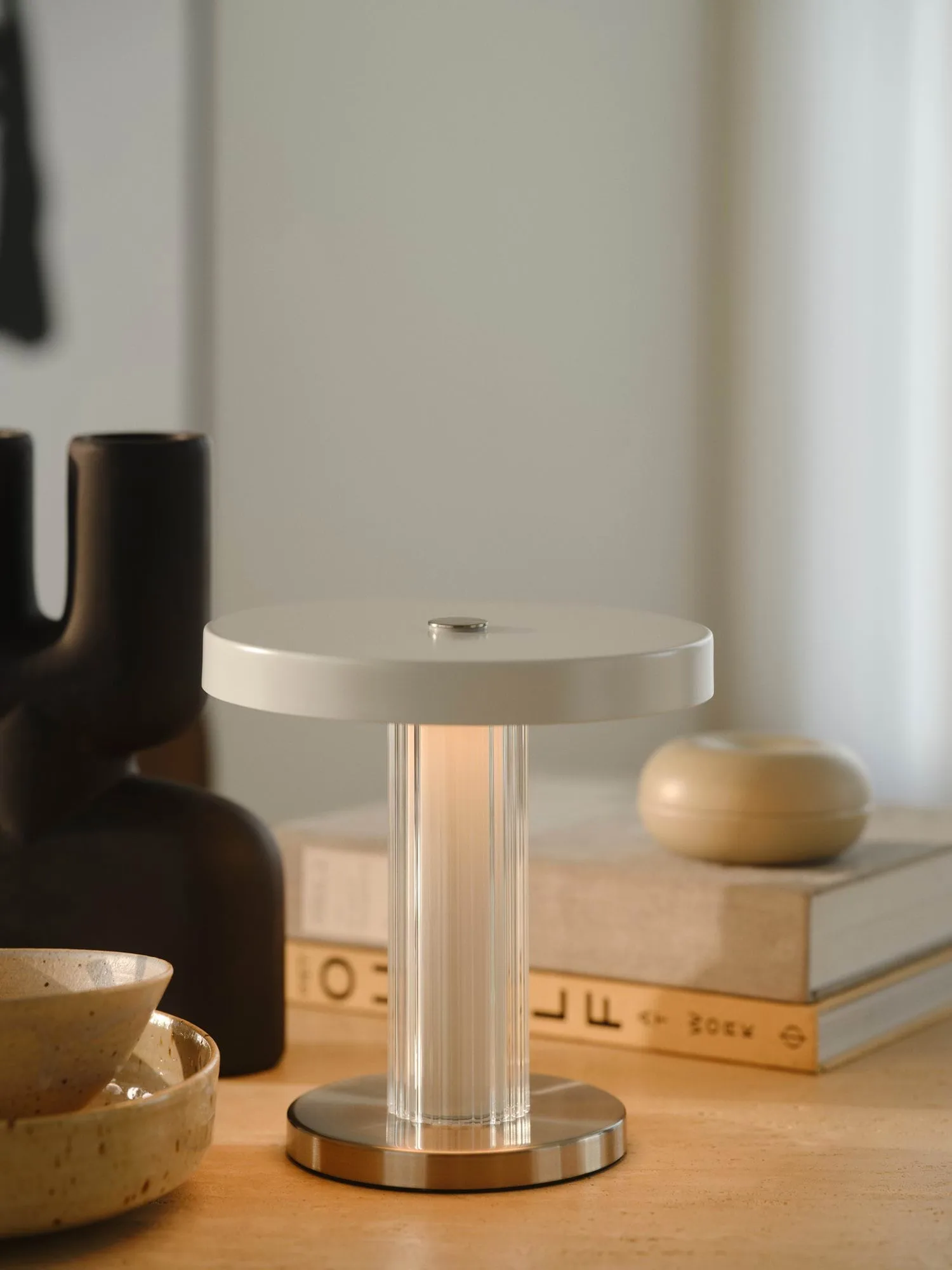 Trezzi portable table lamp, White Design For The People