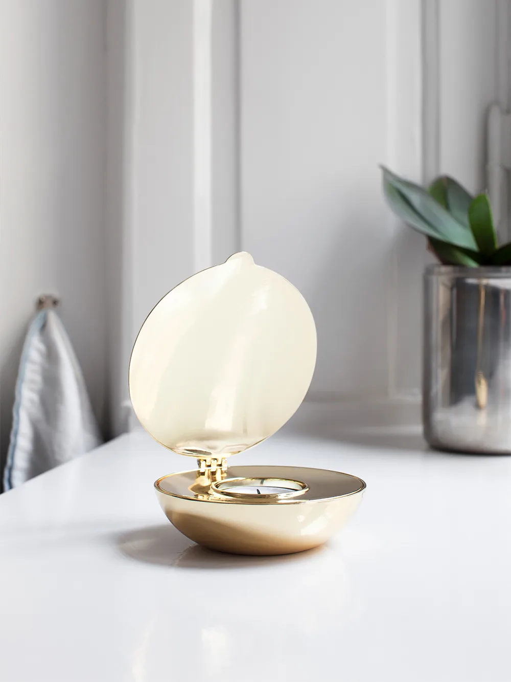 Shell votive, brass Design House Stockholm