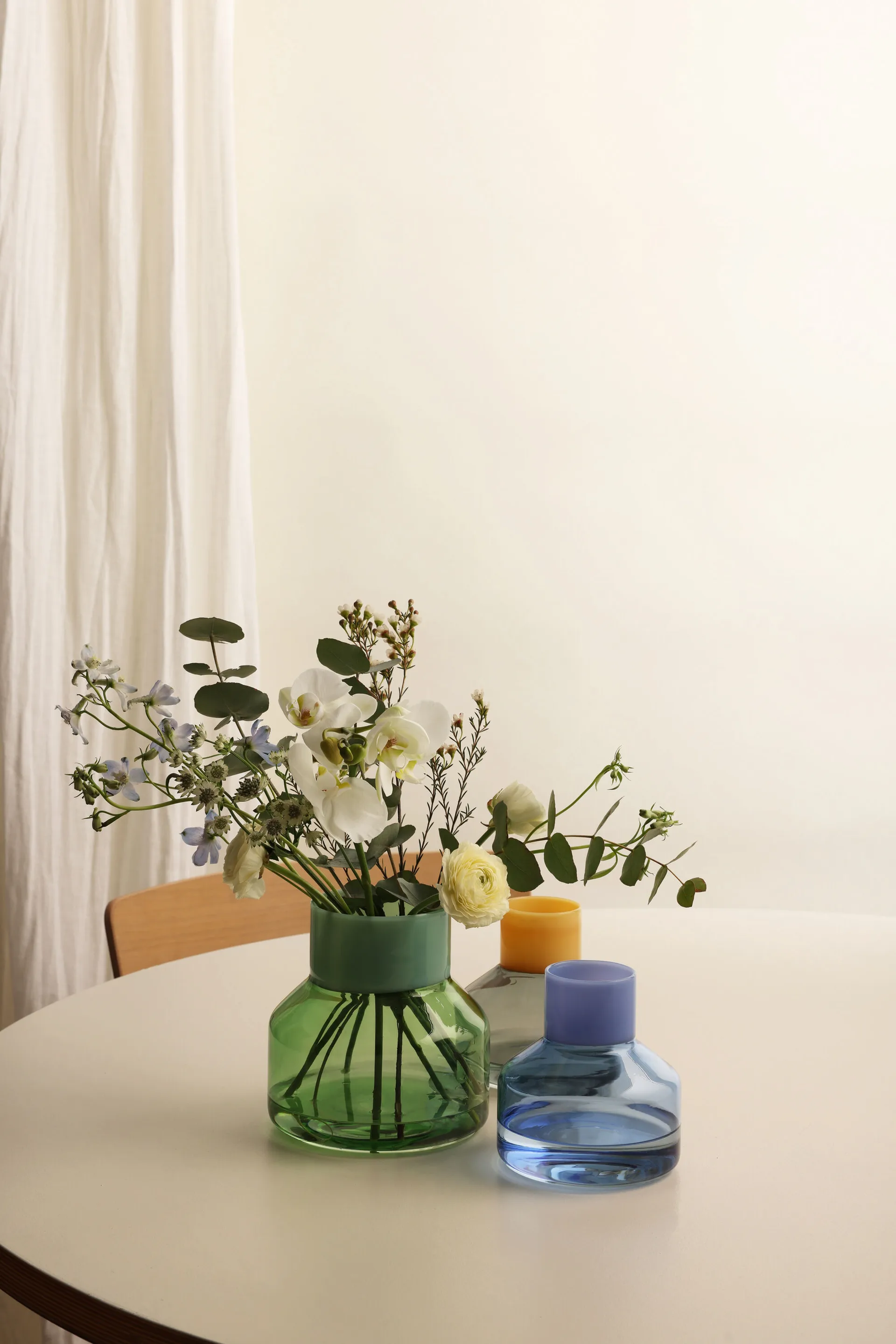 Generous vase large Ø16.5 cm, Milky green-green Design Letters