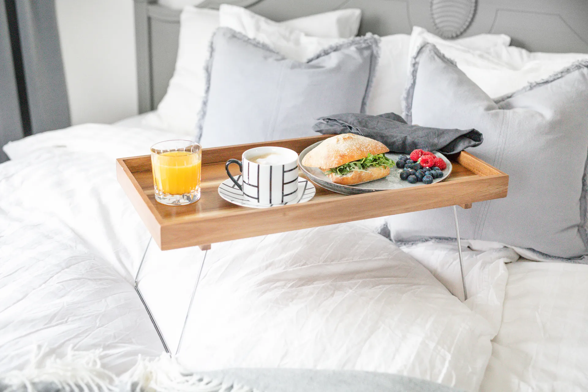 Fabia breakfast tray 30x60 cm, Acacia Dorre