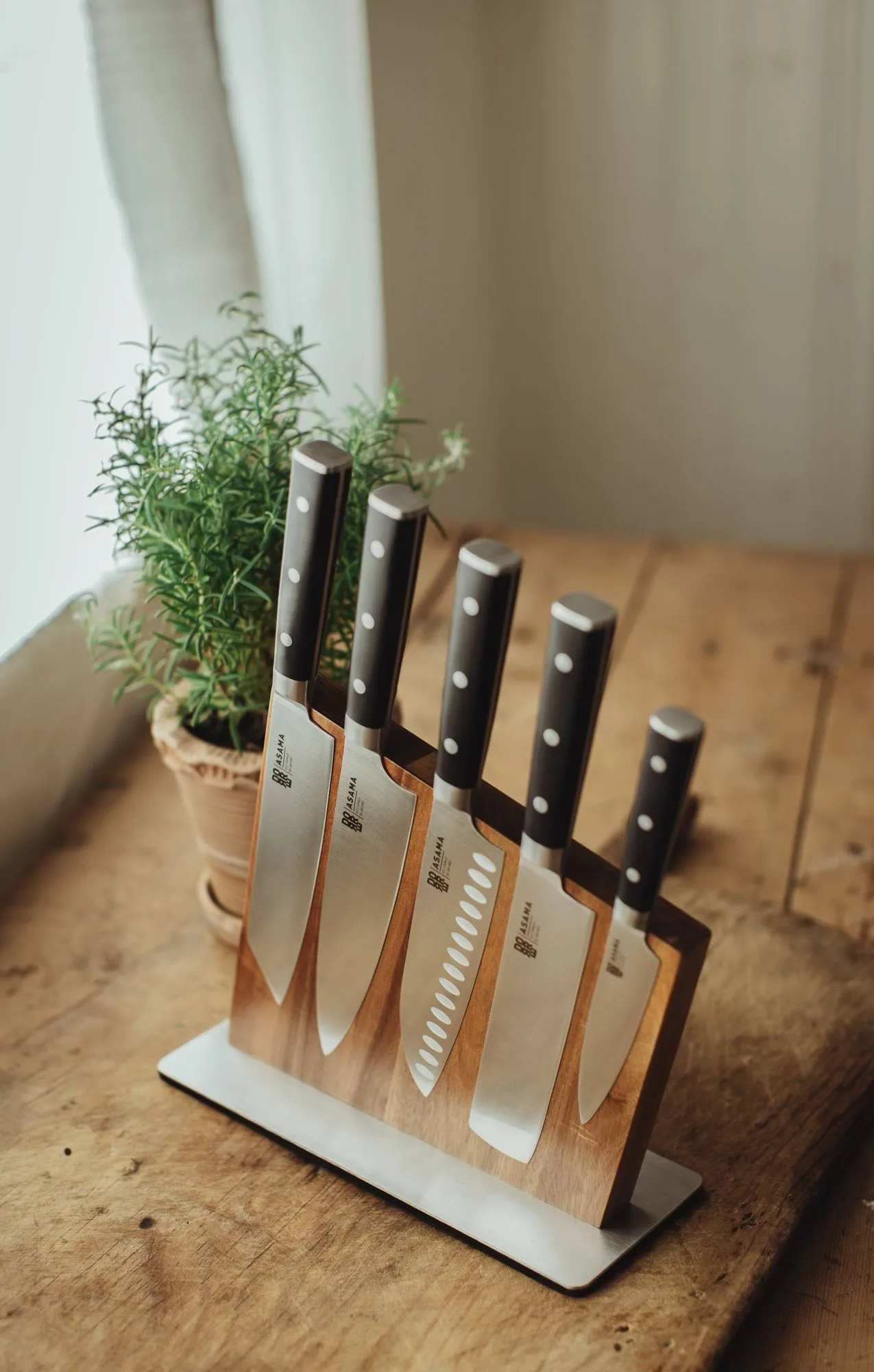 Kitty knife block, Acacia, slanted, 30x23x2.5 cm Dorre