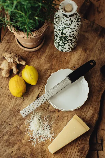 Rio grater with handle - Stainless steel, medium, 4 mm, 31.6x3.2x2.4 cm - Dorre