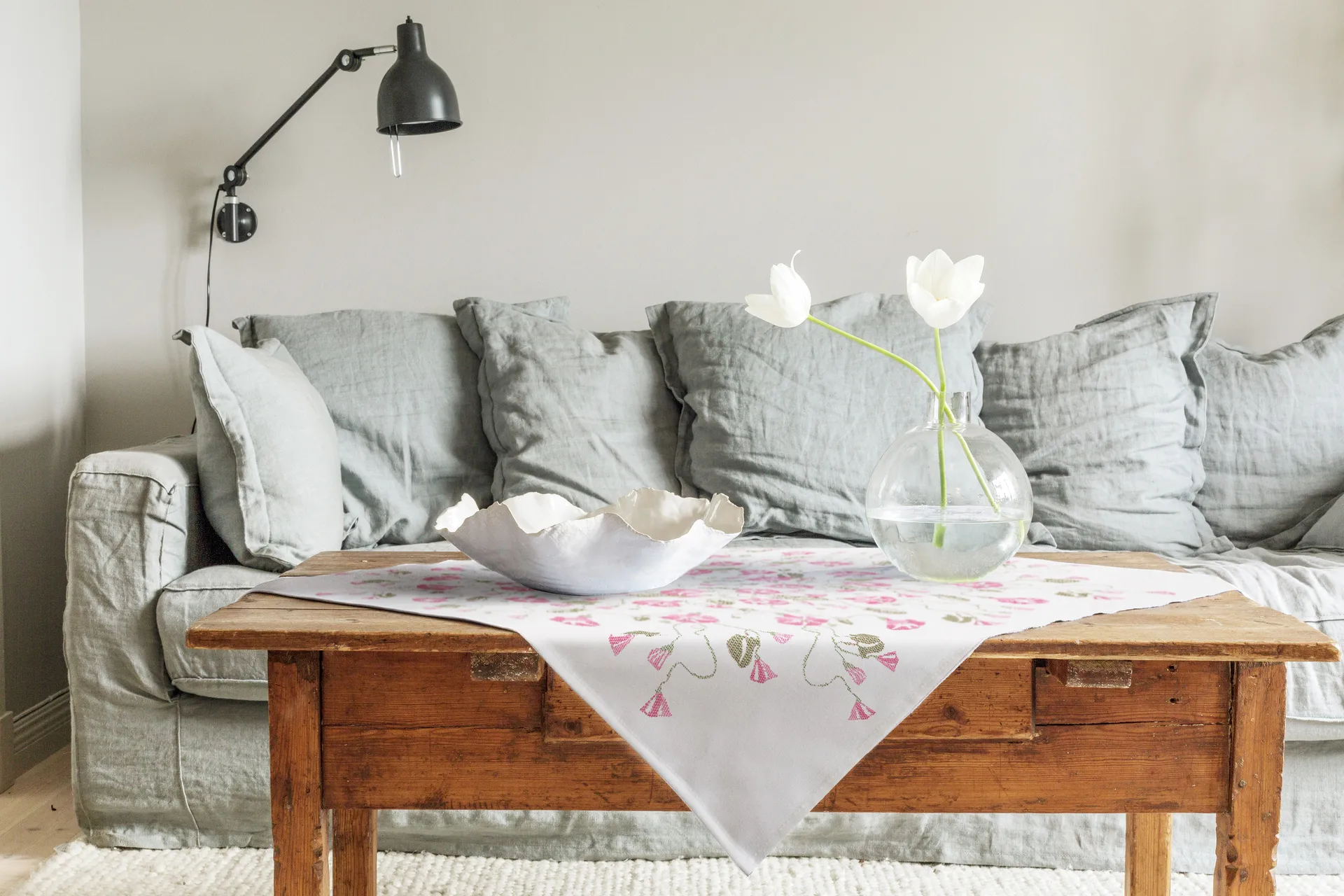 Åkervinda tablecloth 75x75 cm, Pink Ekelund Linneväveri
