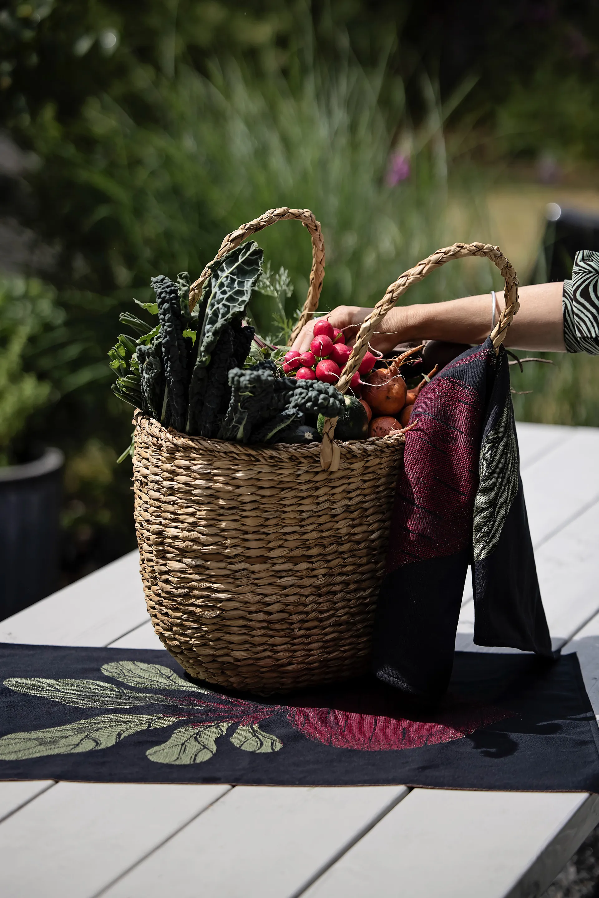 Rödbeta kitchen towel 48x70 cm, Black-red Ekelund Linneväveri