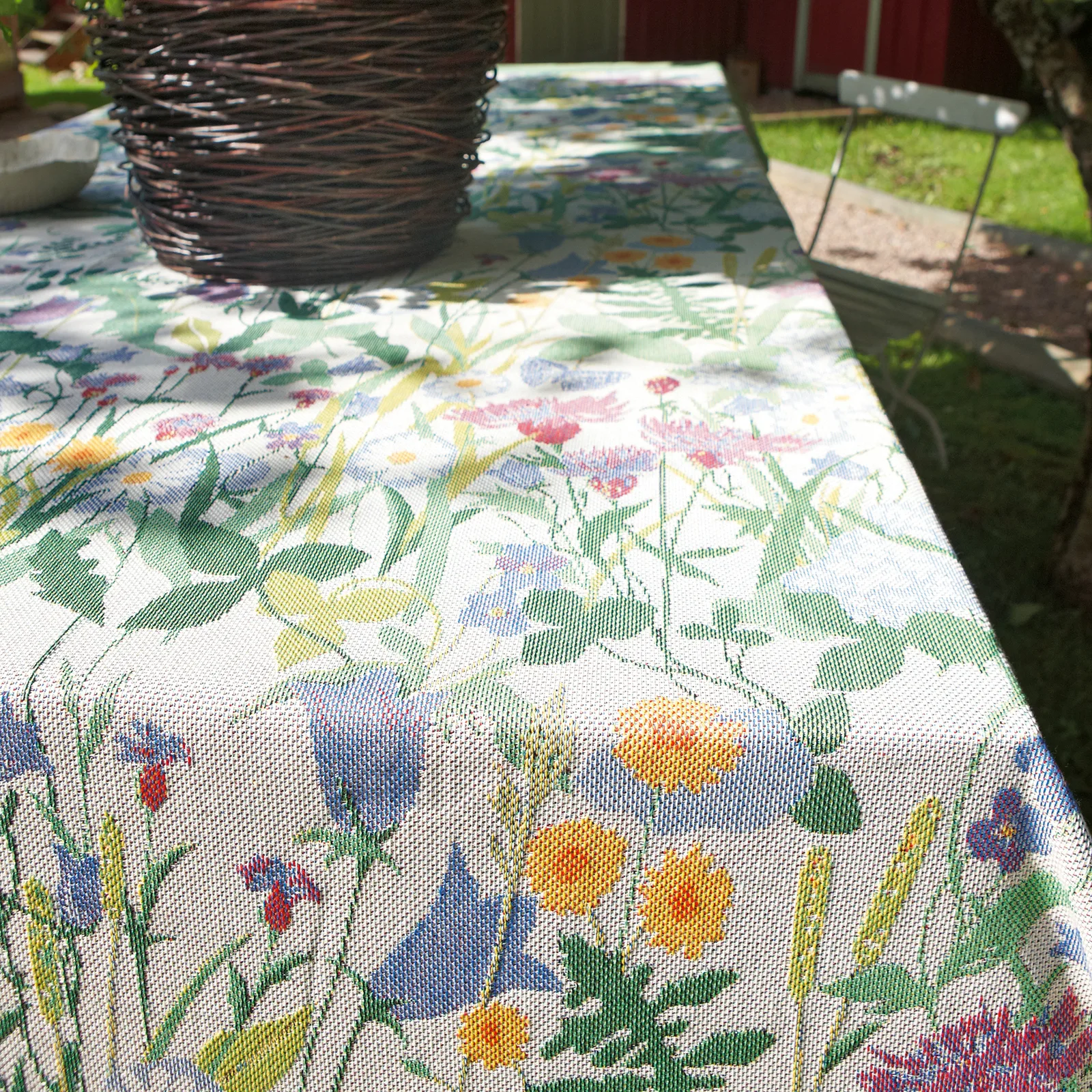 Sommartid table cloth, 145x145 cm Ekelund Linneväveri