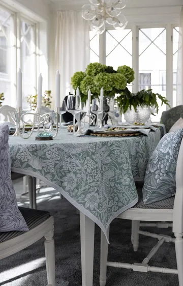 Strawberry Thief tablecloth 150x250 cm - Green - Ekelund Linneväveri