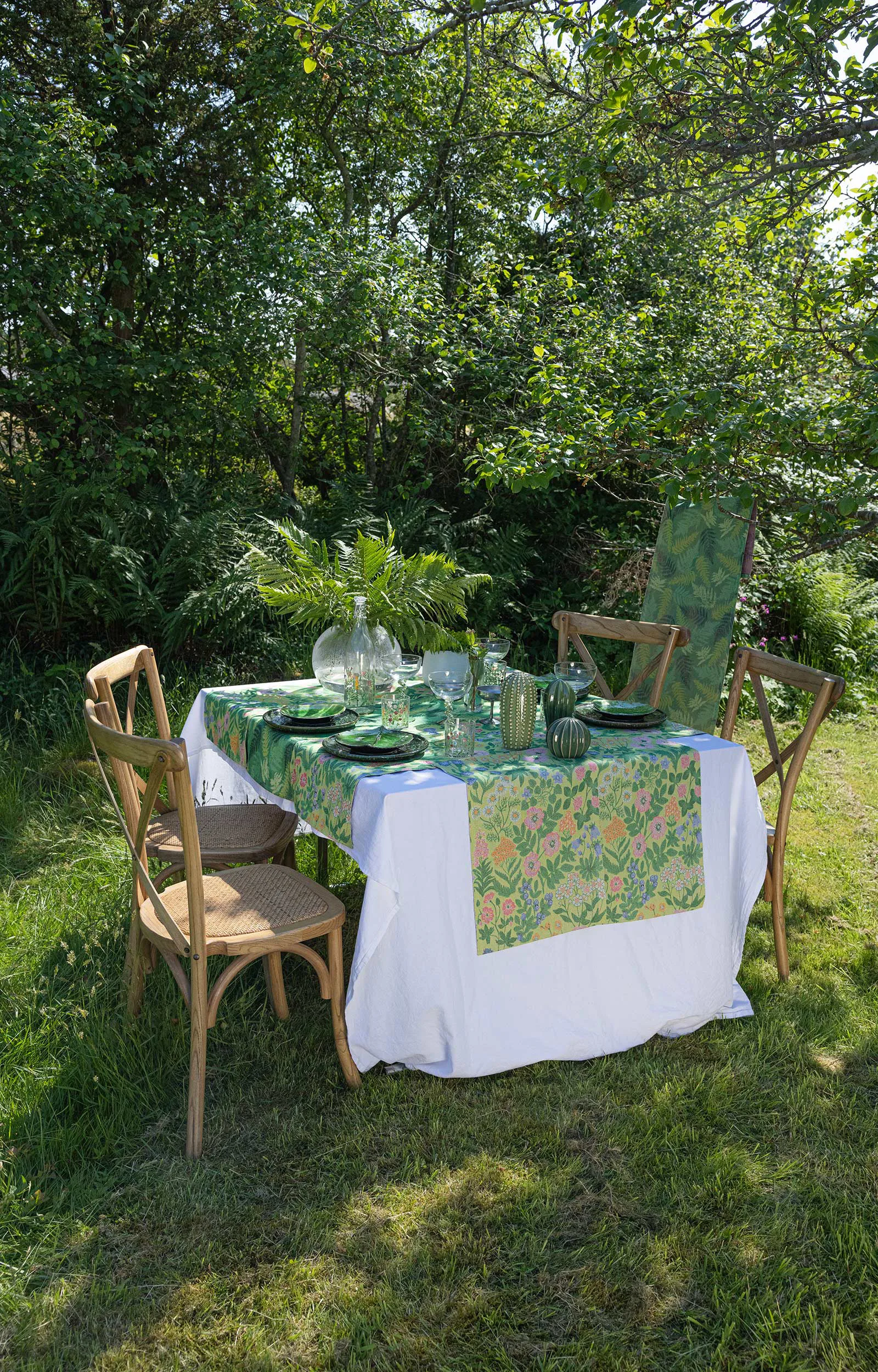 Vildblommor kitchen towel 35x50 cm, Green Ekelund Linneväveri