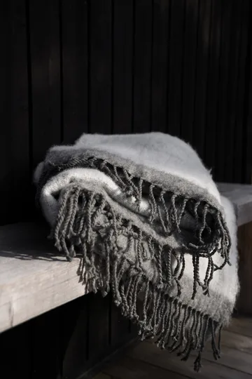 Ernst throw with fringe 130x170 cm - Dark gray-white - ERNST