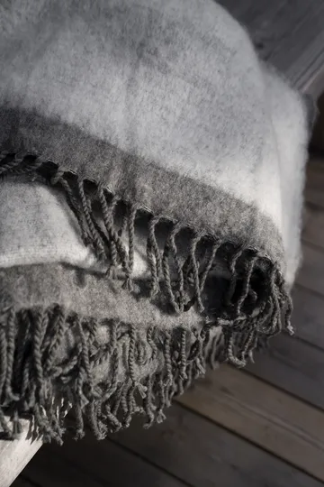 Ernst throw with fringe 130x170 cm - Dark gray-white - ERNST