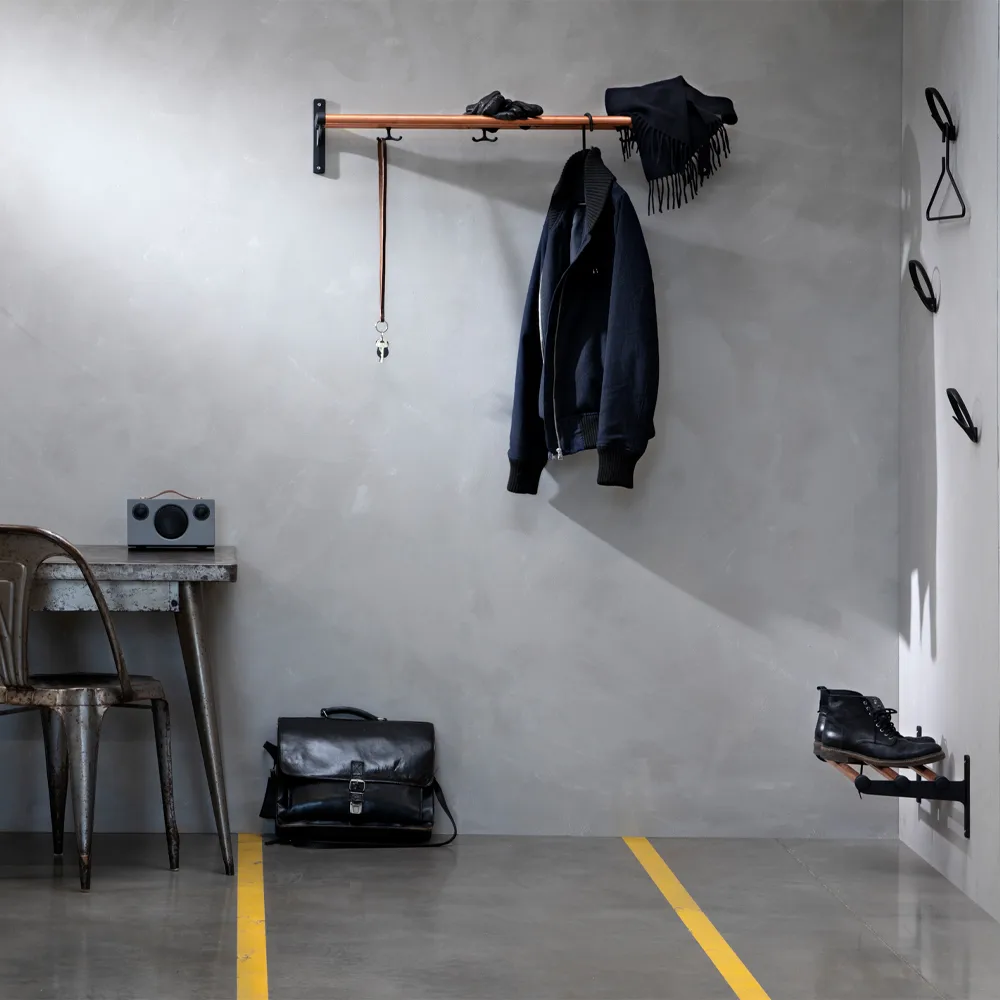 Nostalgi Shoe or hat shelf, Copper, black stand Essem Design