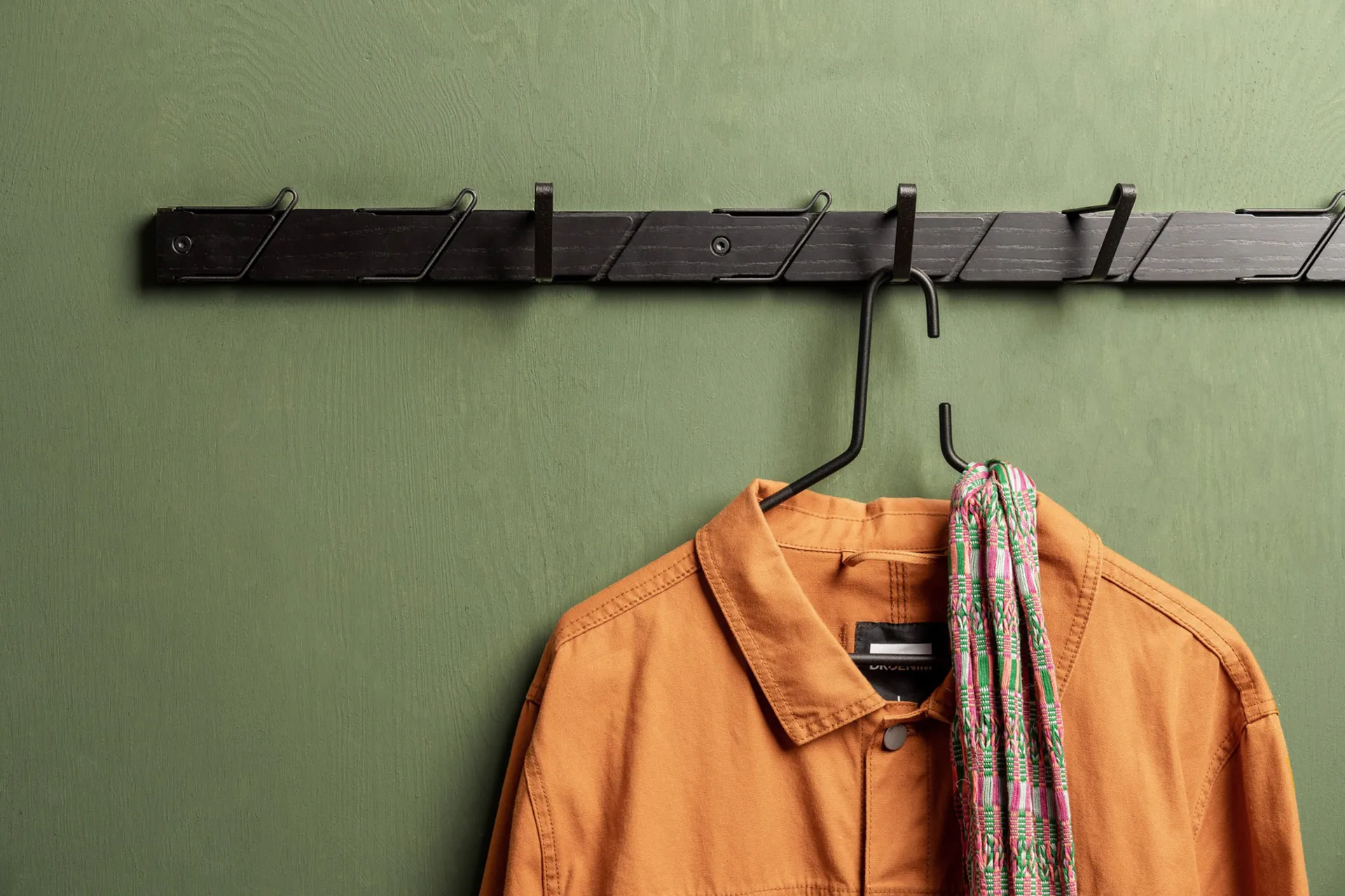 Tamburin coat hook 73.5 cm, Black-black Essem Design