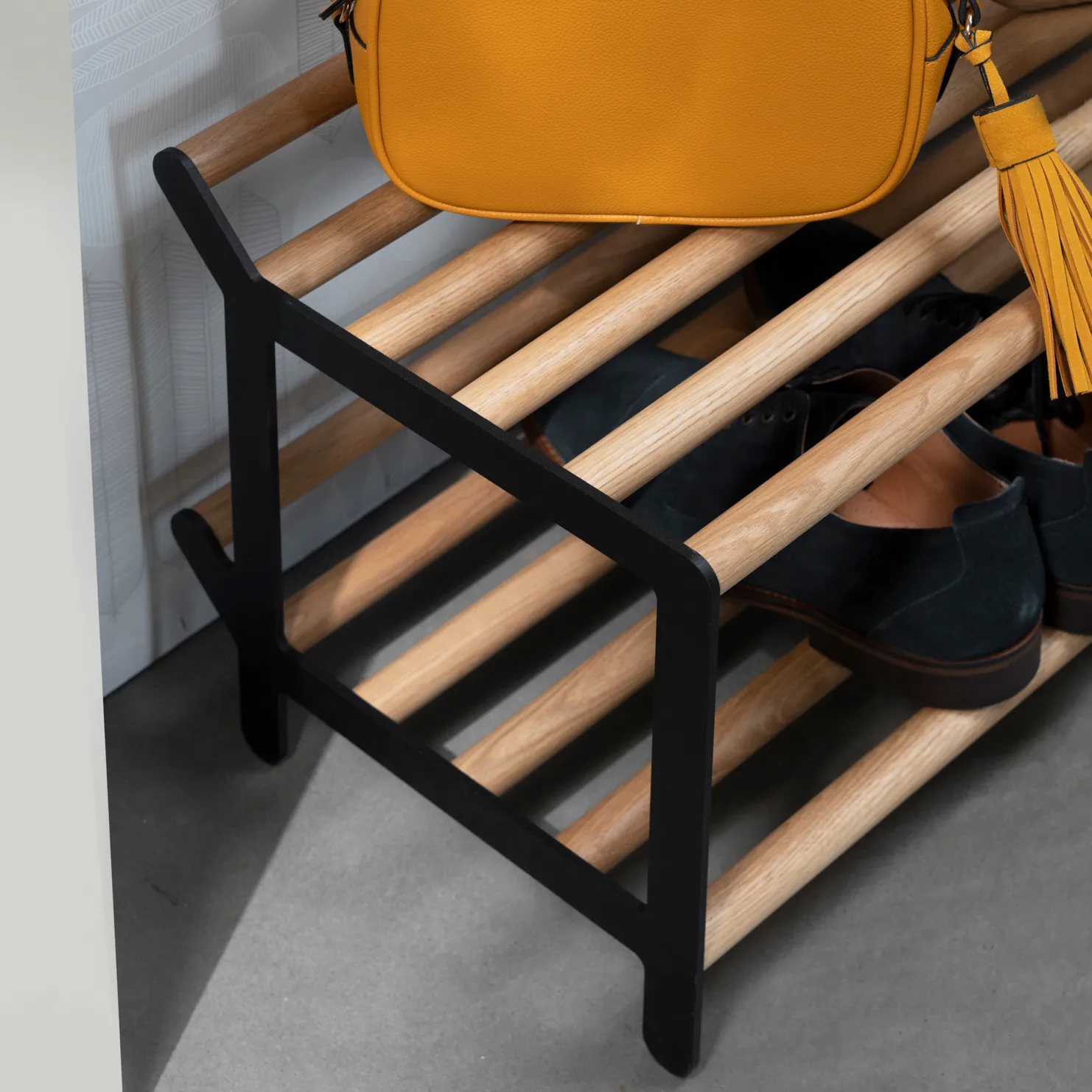 Tamburin shoe shelf 60 cm, oak-black Essem Design