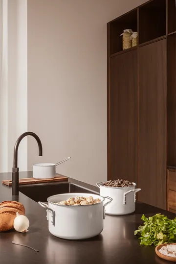 Eva Trio White Line Slip-Let ceramic saucepan - 1.8 L - Eva Solo