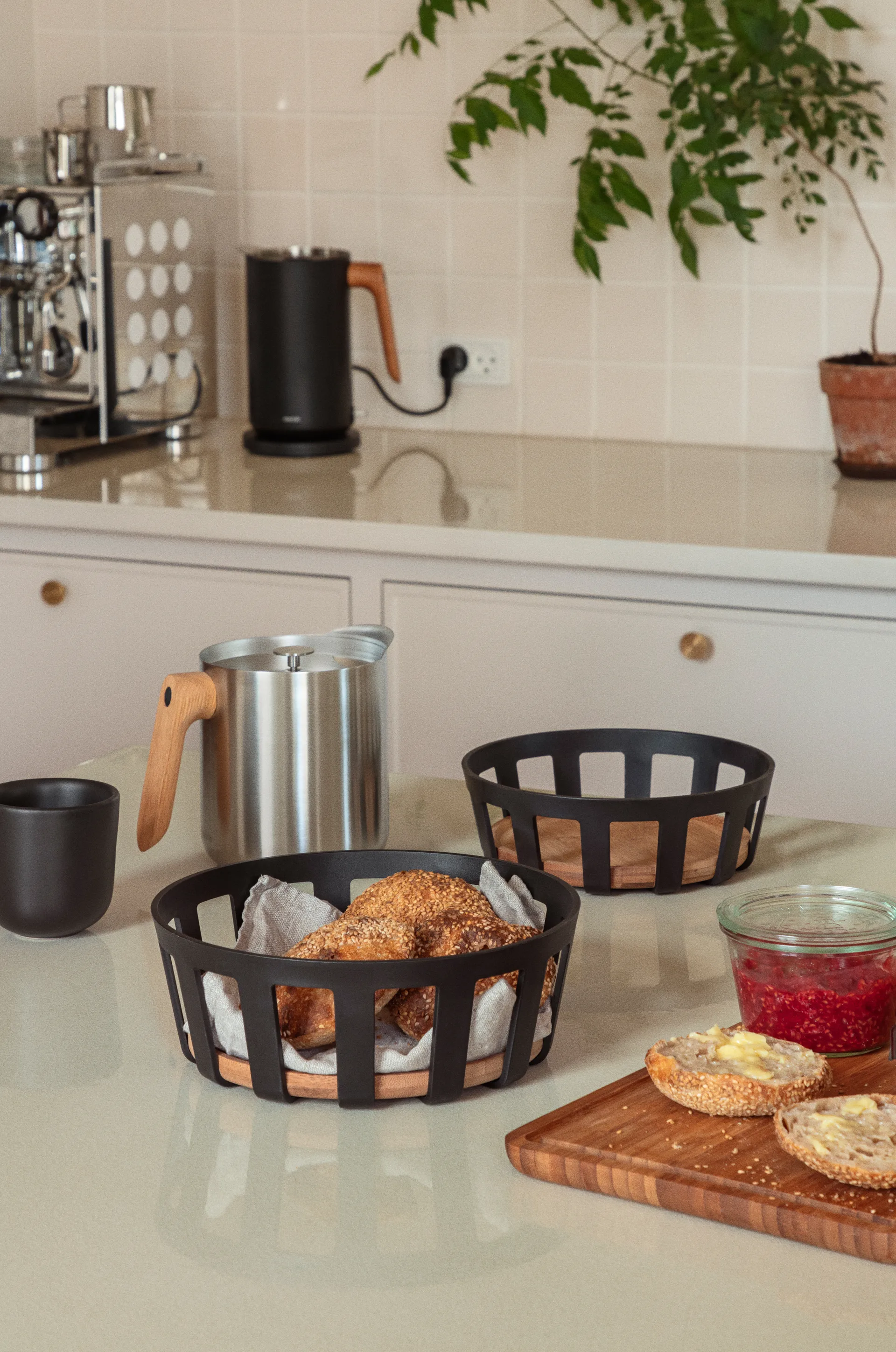 Nordic kitchen bread box, Black, large, Ø24.5 cm Eva Solo