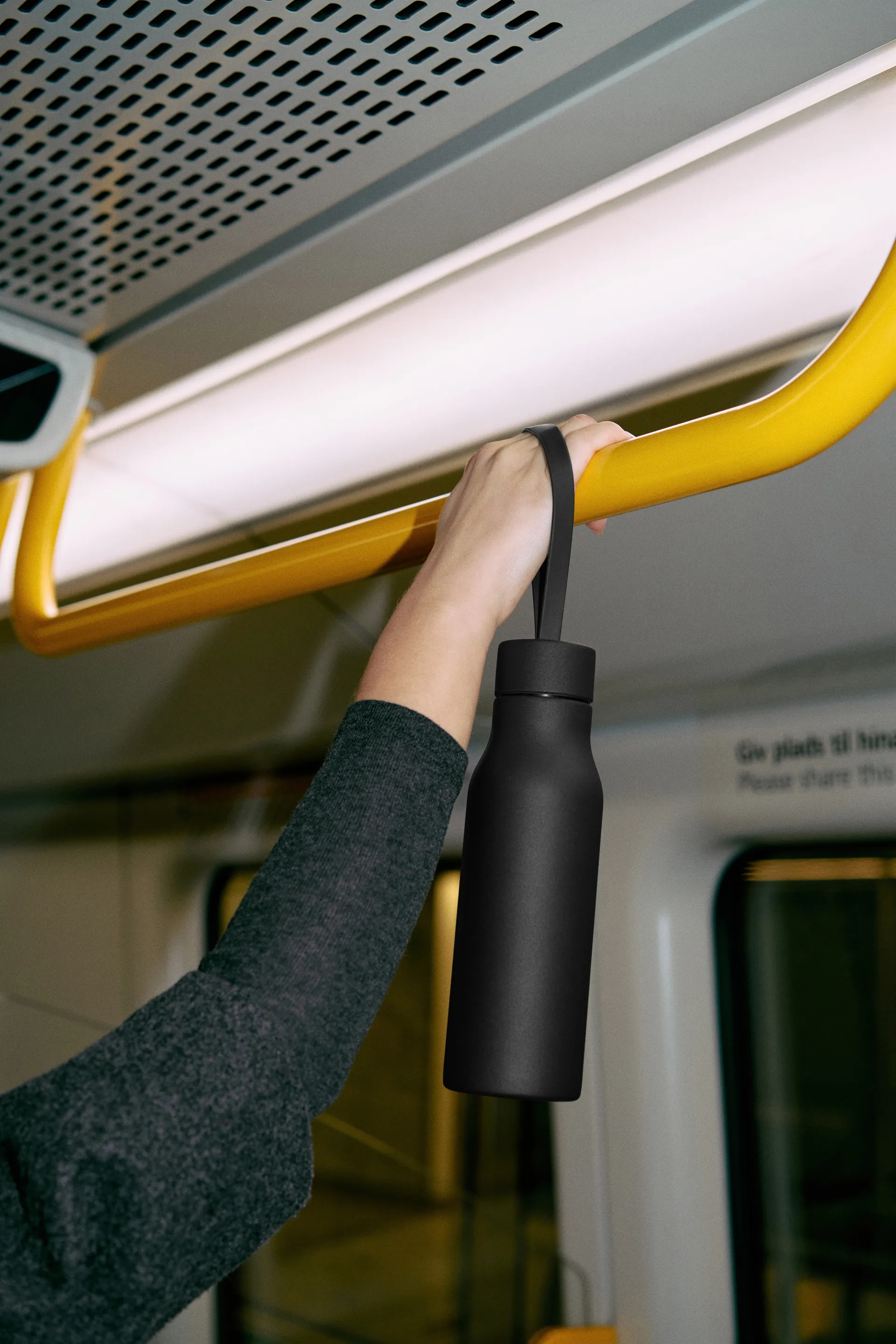 RE-Hydrate thermos bottle, Black, 0.5 L Eva Solo